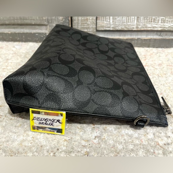 COACH Pouch In Signature Canvas Black And Gray # 29508 - Picture 5 of 11